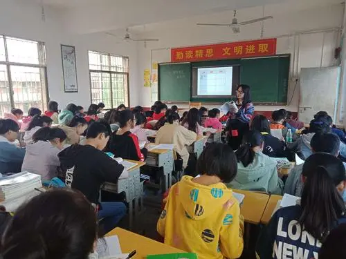 老师猥亵女生被刑拘并撤销教师资格