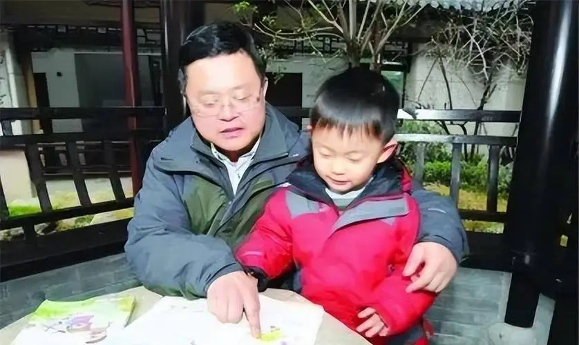 父亲逼迫零下13度裸跑的4岁小男孩，最终创造奇迹